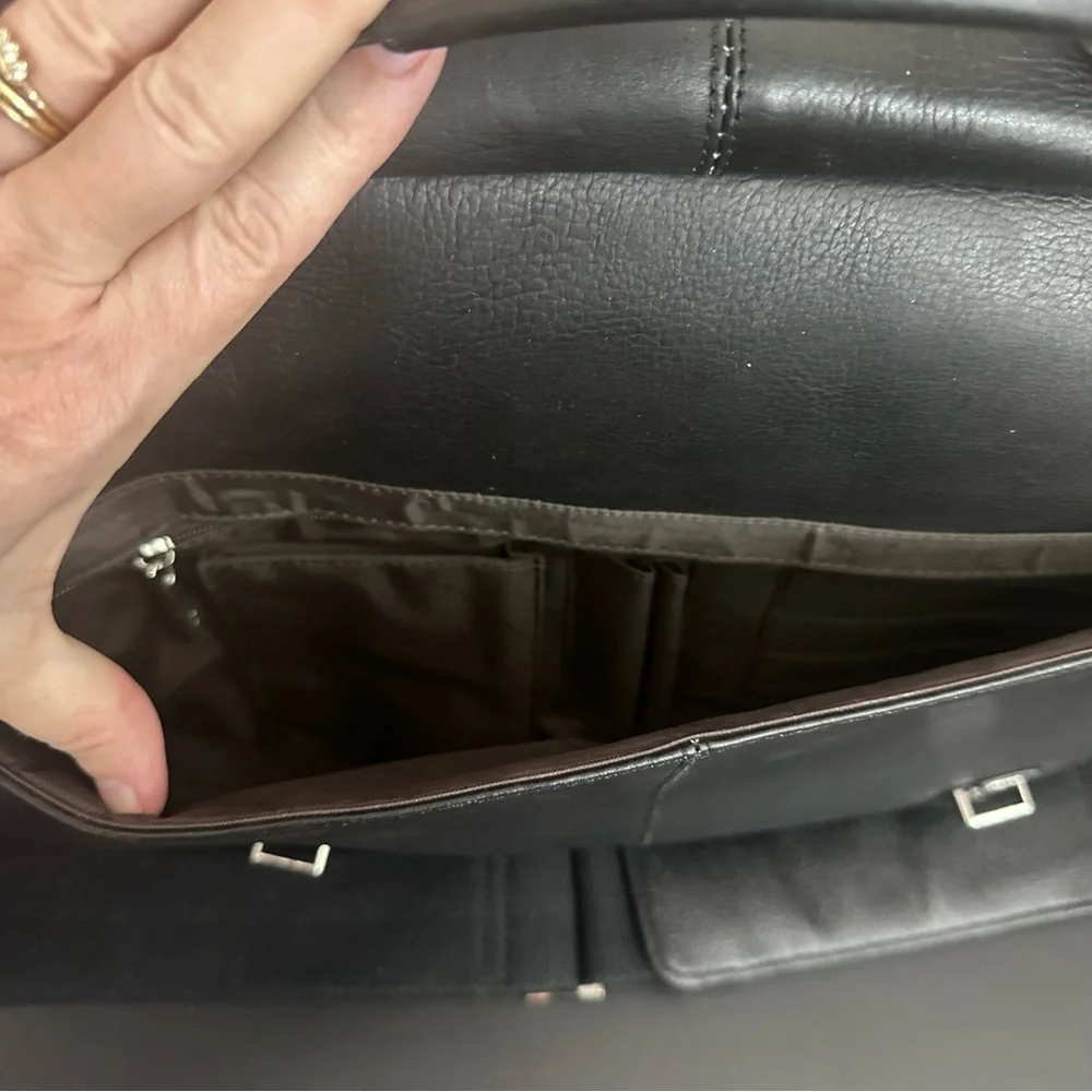 Samsonite Black Leather Flapover Business Case Double‎ Gusset Fits 15.6 Laptop